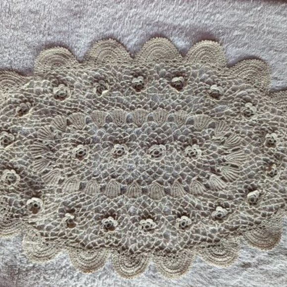 REDUCED Vintage Coffee-Coloured Oval Doilies c 1950s - Picture 2 of 6